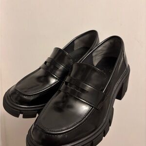 Crown Vintage Women’s Heeled Loafer